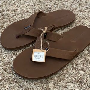 American Eagle flip flops